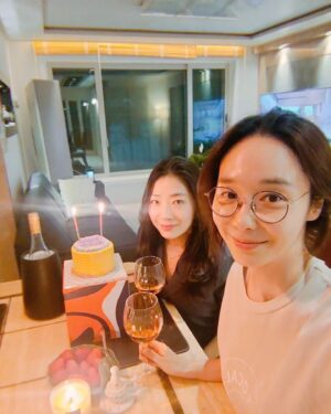 Han Soo-yeon Instagram - 독립하고 처음 놀러온 내칭구 혬🤍 생파도 해쥬고 고마와🥹🫶
