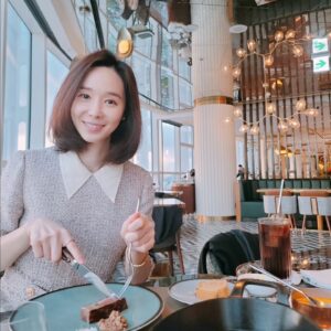Han Soo-yeon Instagram - 지난 생일 April🌸 축하해주셔서 감사합니다🌝