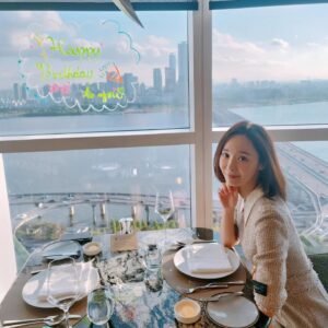 Han Soo-yeon Instagram - 지난 생일 April🌸 축하해주셔서 감사합니다🌝