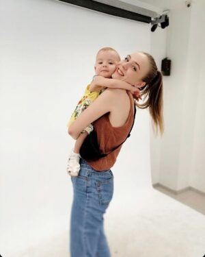 Hande Nur Tekin Instagram - Meleğiiim..Dünyalar güzeli,bal kızım!İyi ki geldin,iyi ki biriciğimiz,neşemiz oldun teyzeciğim..Birlikte daha nice muzırlıklara! #2 🐣 💛
