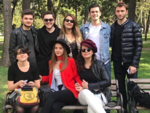 Hande Nur Tekin Instagram - Bal sınıfım❤️ İstanbul Üniversitesi Devlet Konservatuvarı-Oyunculuk ASD Lisans 1