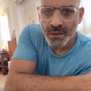 Hani Adel Instagram - الكهربا لما تقطع علي مغني غربي في عز الحر