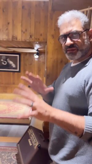Hani Adel Instagram - من اجمل الامكان اللي ممكن تلعب فيها مزيكا استوديو هاني عادل 
 اسم الشركة ( اسمع شوف ) ببساطة مزيكا ل اي صورة سوا فيلم اغنية هتتصور اي شكل بيجمع بين مزيكا و صورة ❤️ المكان جميل الف مبروك ❤️ 
@hanyadelofficial 
@guitar_shop_egypt