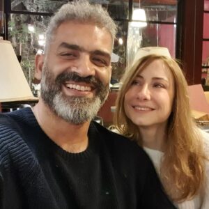 Hani Adel Instagram - انا ضحكت في الصوره ديه من قلبي علشان شوفتك بتبصيلي وانتي مبسوطه وعلشان عرفت من وقتها انك شايفاني من جوايا وحاجه كبيره اوي ليا اني اكون سبب حتي لو بسيط لسعادتك بحبك يا دايموند القلب وبتمني السنه دي تبقي بدايه حاجات حلوه كتير ربنا يحققهالك واني افضل سبب ولو بسيط لسعادتك وتفضل دايما ابتسامتك ونظرتك ديه احلي حاجه تخليني عايش مبسوط .... كل سنه وانتي جميله وحبيبتي 
امضاء 
معجب ولهان @diamand_abou_abboud