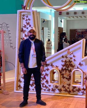 Hani Sarhan Instagram - سعيد بدعوتي لحضور منتدى شباب العالم .. تجربة مليانة خبرات واحتكاك مع ثقافات مختلفة #WorldYouthForum #backtogether