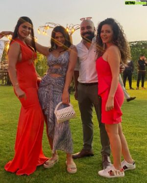 Hani Sarhan Instagram - من فرح محمد فراج وبسنت شوقي مبروك وربنا يسعدكم دايما ❤️ @fegoooo @passantshawky