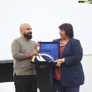 Hani Sarhan Instagram - حلقة نقاشية بمهرجان القاهرة السينمائي الدولي ضمن أيام القاهرة السينمائية بعنوان مقدمة لنوع جديد أحدث ثورة في الدراما الرمضانية عن مسلسل الاختيار ٢

شكرا جدا لمعالي وزيرة الثقافة الدكتورة إيناس عبد الدايم ورئيس المهرجان محمد حفظي على التكريم#ciff43