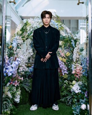 Hank Wang Instagram - Merci pour la nuit dernière 🥂
Breeze Parisian Night.
🇫🇷
-
#2024微風浪漫巴黎之夜 #BreezeParisianNight 
@BREEZECENTER
👔
@yohjiyamamotoofficial 
-
📷 @chihsuanlin_