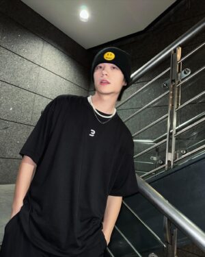 Hank Wang Instagram - 長話短說
@allenko3_official 這次的衣服
好喜歡好喜歡好喜歡。
風衣材質直接受不了。