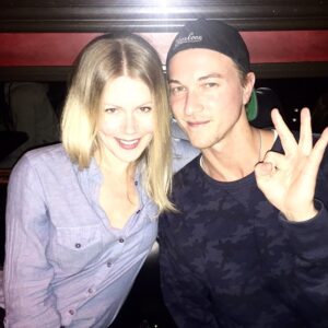 Hanna Alström Instagram - This picture is great for instagram. Pandaoutfit and naked skin is not.