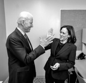 Hanna Mangan Lawrence Instagram - A historic Day! Love, hope, presidential leadership and unity are on the horizon 🧡💛 Sending everyone love from a family of immigrants 💛