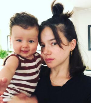 Hanna Mangan Lawrence Instagram - Yeh he cool 😎