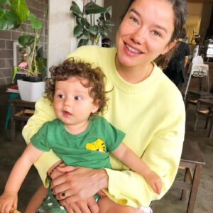 Hanna Mangan Lawrence Instagram - Thinking about this day today - December 2019! The last time we were in Australia and the last time I saw my family. We miss them everyday and sometimes it hurts so much to not be able to give them all a big cuddle and smooch. But I do know that we will be reunited soon and when that happens it will be glorious. Pretty grateful for everything I DO have right now though - my little family, our health and all the love we have. This day was great, it was NYE and Omar and I snuck away for some good food and wine (thanks Tipo). We then came back and brought in the new year with family. We spoke about what we thought 2020 would bring and no we didn’t guess a global pandemic. Anyway, sending all my people down below love and hoping they can open the borders soon! ✈️