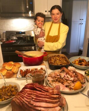 Hanna Mangan Lawrence Instagram - My lil sous chef 👨‍🍳