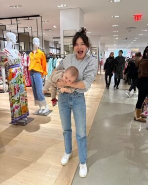 Hanna Mangan Lawrence Instagram - 💕32 💕

I think I had a bit too much fun celebrating my bday in NYC. Love my 3 boys!

Also, this first picture is a colour that Roman and I were given after answering a series of questions. It’s called “teen angst” seems appropriate for a 32 and 4 year old to get. 🤟