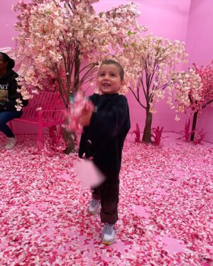 Hanna Mangan Lawrence Instagram - 💕32 💕

I think I had a bit too much fun celebrating my bday in NYC. Love my 3 boys!

Also, this first picture is a colour that Roman and I were given after answering a series of questions. It’s called “teen angst” seems appropriate for a 32 and 4 year old to get. 🤟