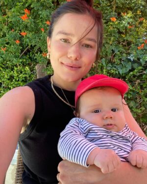 Hanna Mangan Lawrence Instagram - Happy Saturday ❤️🌞