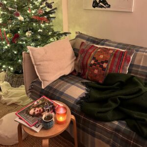 Hanna Obbeek Instagram - Oké nog 1 avond dan, ik kan deze ultieme knusheid zo moeilijk loslaten met al m’n taurus placements lol 💔🎄