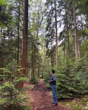 Hanna Obbeek Instagram - Een week vol groen en inspiratie en de nodige zelfzorg (omdat er momenteel ook mega afstudeerstress aanwezig is, die is niet vastgelegd 🙃)

1. Peultjes plukken
2. VENKEL 👑 mn favoriete groente
3. ❤️ Hafiz 
4. De dag starten bij @mica.coffeebar een aanrader als je in Haarlem bent!! Vooral het lemon poppy seed cakeje is chef’s kiss
5. Tuinieren als ontspanning voor het slapen omdat het om 21:30 nog steeds licht is
6. Maandagavond yin avond @hannashuiskamer
7. Voetenbad tip: dode zeezout, olijfolie, verse citroenmelisse en lavendel (of een paar van die ingrediënten! Meer bad ideeën staan in de highlights van @hannashuiskamer)
8. We vierden ons 5 jarig samenzijn met en een workshop verbindende communicatie en een boswandeling, want waarom niet 
9. Voorbereidingen 🐶