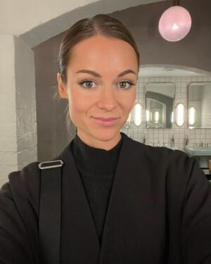 Hanna Oldenburg Instagram - I don’t hold back, and wait to get asked to dance. I’ve been bold, and brave. I did those things that scares me the most, because they mean so much to me. I did them shamelessly. It doesn’t always work out. But it made me feel ALIVE and I f*****g tried!!
.
.
.
#london #actress #actor