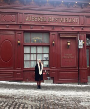 Hannah Bamberg Instagram - Old Montreal is the cute, quaint, winter wonderland of my dreams❄️🍁
The cobble stone streets were made in the 1600s😳 Pretty cool! Everyone speaks French…so I have no idea what is going on…but I’m having a blast. The people have been delightful, telling us places to go and little facts about the culture here in Quebec. #travelcouples #montréal #oldmontreal #visitmontreal