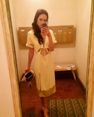 Hannah James Instagram - 🥂to the dress that felt like slipping into a feather 

#prabalgurung #dress #sunshine #yellow #feather #perfect
