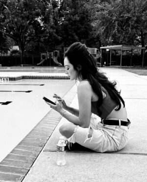 Hannah James Instagram - 🤍🖤

📷: @bullwriter 

#hollybynightfall #blackandwhite #still #bts #texas