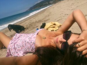 Hannah James Instagram - 6 days out until it’s officially summer, but we’re here for it 
🌊☀️

#soakitup #beach #life #summer