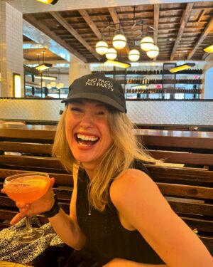 Hannah New Instagram - Thank you to everyone who sent such beautiful birthday messages and who made the start to this next swing around the sun soooooo special 💫❤️Thank you thank you thank you! 🙏❤️🥳🍾