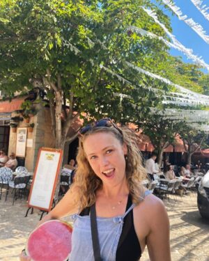 Hannah New Instagram - “I carried a watermelon” #guessthemovie 📷 @laurita_bibiloni