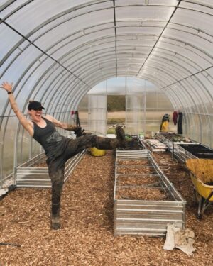 Hannah New Instagram - Polytunnel progress…my Polytunnel is like a time portal… I lose all sense of who-what-where-when…it’s just me, some dirt, and all the hope and excitement of spring! 🌱👩‍🌾❤️ Thanks to @thewkoutofficial for keeping me farming fit! #springtime #shovellove #farmfitness #happyplace #polytunnellove #growfood #growyou