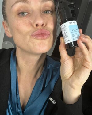 Hannah New Instagram - A few people have asked about my beauty regime and mostly I’m pretty low maintenance….generally don’t get done up to tend to my veggies or the cows! BUT I can get quite sensitive skin after wearing makeup for extended periods, so under Lady Tilley’s amazing make up look is a solid gentle base thanks to @floragy_skincare which kept my skin balanced and calm after lots of long days in makeup. I love love love the fact that there are no nasties in Floragy… natural, sustainable (you can get products refilled!)and made in the UK. My best mate is my natural beauty guru and her recommendations never fail. Thanks Floragy for spreading the natural love! 🥰 @floragy_skincare #naturalskincare #sustainablebeauty #bridgerton #bridgertonseason3