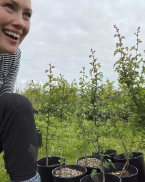Hannah New Instagram - Thank you for a beautiful day @hometreecharity @mitchcorbettnawia and @honestcaptain Can’t wait to see these little beauties grow! #nativewoodland #rewilding #saveoursoil #treehugger #muckyandhappy #generationrestoration #worldenvironmentday