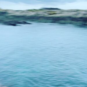 Hannah New Instagram - Cold water mermaid practice…the smile is literally frozen on my face since the icy dip…thank f*ck the first face I made when I got in didn’t stick!!! Thanks to @mccreadievicki @faypreene for the inspiration! 🤣🧜‍♀️ #mermaidintraining #brassmonkey #coldwaterswimming #mentalhealthmatters #wimhof #waterwarriors #happyplace #oceangratitude