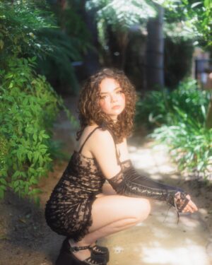 Hannah Riley Instagram - i’ll think of a cool caption later

-
📸 @malbphotography 
🔦 @polaroidgabe
