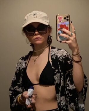Hannah Riley Instagram - went on vacation & can confidently say i did not relax for one second 

-
ps don’t be fooled the swimsuit was wicked cheap
