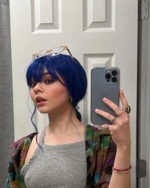 Hannah Riley Instagram - might snatch my sisters wig what y’all think 

-
(alternative caption: wasn’t bullied enough in high school)