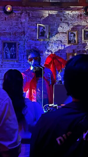 Hannibal Buress Instagram - back in the city live @scenario_808  produced by @itstrusound 

performing live in phoenix and tempe feb 9-11. 

veneers remix  dropping feb 10.
