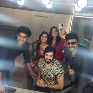 Haripriya Isai Instagram - One Awesomeeeeeee night.... 
All this happiness for the celebration of @thiruselvamvelusamy .. congratulations sir.. you owe more and more awards.. it is just a diamond in your crown..

Thank you for this memorable reuni by @behindwoodsofficial