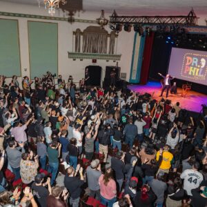Harland Williams Instagram - PORTLAND….thank you.

We did 2 SOLD OUT “Dr. Phil LIVE” @aladdintheater🔥

Shout out to @harlandwilliams @kylekinane @dangerehren @jeremiahstandup and our couple who got engaged!

BIG TOUR COMING😎

📸 by @vancorona 

#standupcomedy #drphil #adamray #harlandwilliams #kylekinane #portland #comedy #marriage #jackass #dangerehren #jeremiahwatkins #funny #proposal