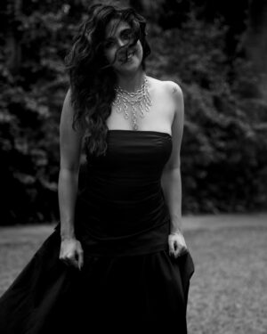 Harleen Sethi Instagram - There is always a Rhaenyra who has a Bridgerton side to her. The queen of dragons is all set for her ball, are we ready? 

#HouseofthedragonXBridgerton