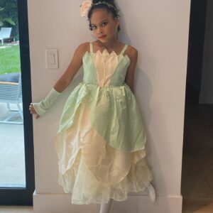 Harold Perrineau Instagram - Things you NEVER consider as a young actor just making your way: one day your daughter, for Halloween, will be you from a classic Shakespearean play 🤯. Also, when you and your sister and your friend SLAY SO HARD  for Halloween…. Have fun out there y’all. We sure do. Love you fam!!! #mercutio #tiana  #Tybalt #romeoandjuliet #fromonepix #thebestmanfinalchapters