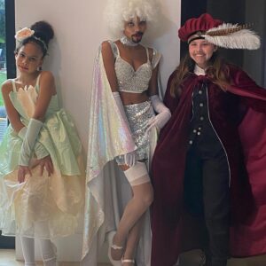 Harold Perrineau Instagram - Things you NEVER consider as a young actor just making your way: one day your daughter, for Halloween, will be you from a classic Shakespearean play 🤯. Also, when you and your sister and your friend SLAY SO HARD  for Halloween…. Have fun out there y’all. We sure do. Love you fam!!! #mercutio #tiana  #Tybalt #romeoandjuliet #fromonepix #thebestmanfinalchapters
