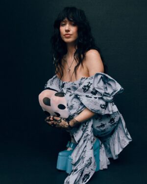 Harriet Cains Instagram - Nottingham-born actress @harriet.cains had no idea what she was getting into when she booked the role of Philipppa Featherington in Netflix’s viral period drama series @bridgertonnetflix. This season of Bridgerton, we see Philippa come into her own as a wife and a sister. Ahead of the season premiere, 1883 sat down with Harriet Cains to discuss her inspirations, what she listens to while preparing to step into Philippa’s shoes on set, and what it takes to be a Featherington. 

#linkinbio to read!

Interview @hello.imrachel 
Photography @emiliastaugaard 
Styling @naifhen 
Makeup @annainglishall_makeup 
Hair @emmasmallhairandmakeup 

#bridgerton
