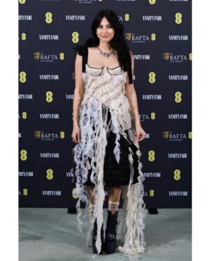 Harriet Cains Instagram - 🖤🩶

📸 @joish81 

@vanityfairlondon
@ee
@bafta

@pavyllon_london
@fslondon

#EERisingStar
#EEBAFTAs

@loopvip