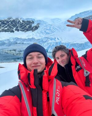 Harrison Osterfield Instagram - Wishing you all a very merry Christmas.💈

Trip of a lifetime. ❤️ Grateful to have been of such an amazing trip thanks to @abercrombiekent . Seeing some of my favorite wildlife in person and also visiting Palmer station who are doing such amazing studies of the impact of climate change in Antarctica.

A whale of a time. 🐋
