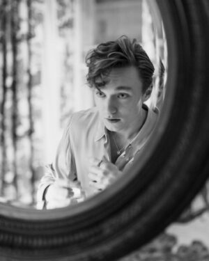 Harrison Osterfield Instagram - Fresh off the Vine 🍇 
British Fashion Awards 2022 
#britishfashioncouncil 
@matilde.jewellery @altarlondon 

Thank you for an amazing evening x