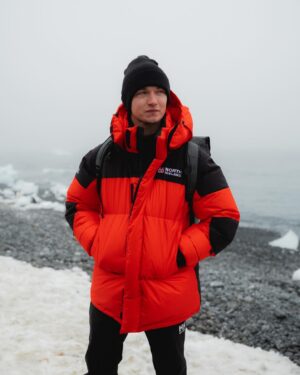 Harrison Osterfield Instagram - Wishing you all a very merry Christmas.💈

Trip of a lifetime. ❤️ Grateful to have been of such an amazing trip thanks to @abercrombiekent . Seeing some of my favorite wildlife in person and also visiting Palmer station who are doing such amazing studies of the impact of climate change in Antarctica.

A whale of a time. 🐋