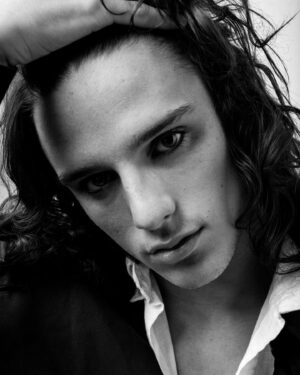 Harry Collett Instagram - 🖤.
@jemimashoots