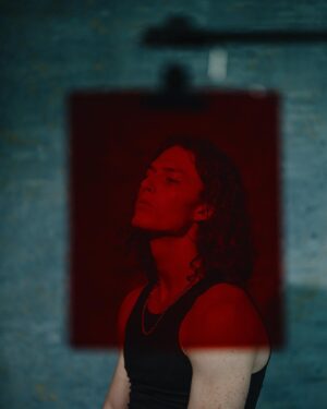 Harry Kirton Instagram - One thing I shall always love is meeting another artist, just to see what we can create

One of my favourite shoots I have ever done. I love the colour, the skin tone the freedom to express. I have so many different photos to share 🤍
@sarakhanov